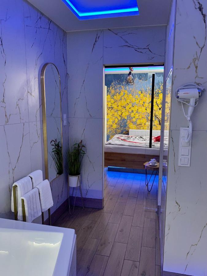 Apartament "Love" Centrum Z Duza Wanna Dla Dwojga Гнезно Екстер'єр фото